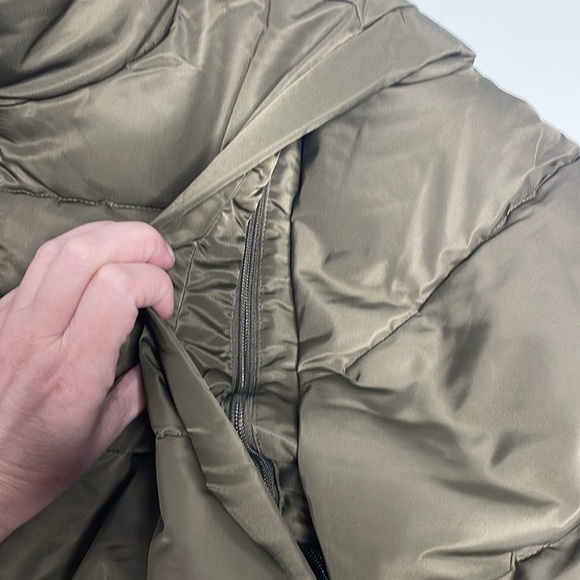 NWT We Wore What Snap off Sleeve Puffer Jacket/Vest Medium - Picture 6 of 8